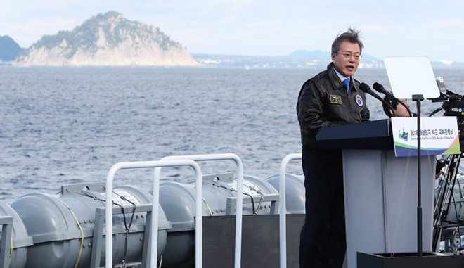 Tổng thống Hàn Quốc Moon Jae-in dự Lễ duyệt binh hạm đội quốc tế 2018 ảnh 1