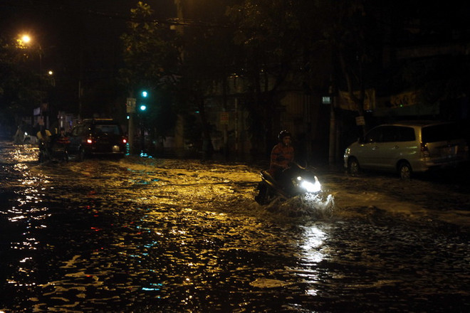 Triều cường tại Thành phố Hồ Chí Minh đạt đỉnh vào ngày 28/10 ảnh 1