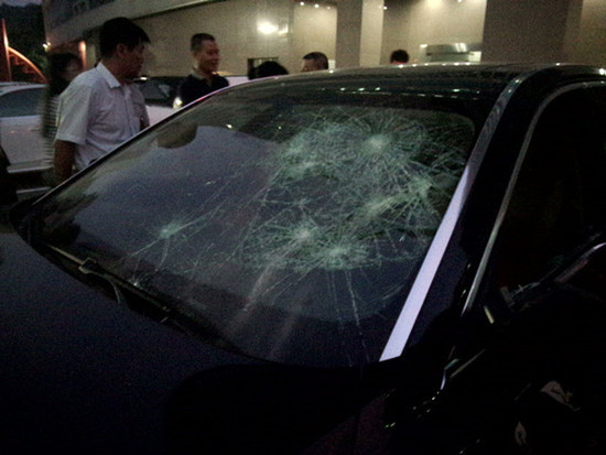 Người vợ dùng búa đập phá xe BMW khi biết chồng ngoại tình ảnh 3