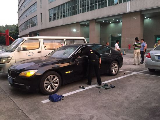 Người vợ dùng búa đập phá xe BMW khi biết chồng ngoại tình ảnh 2