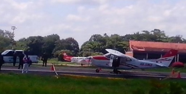 Máy bay của Colombia hạ cánh khẩn cấp do không tặc ảnh 1