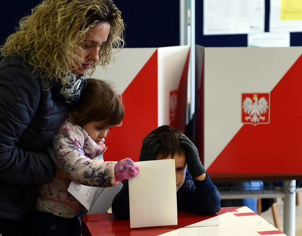 Kỳ vọng từ sự thay đổi lớn trên chính trường Ba Lan ảnh 1