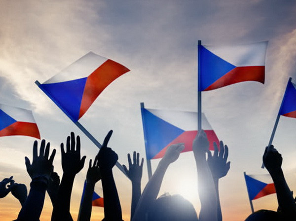 Không quân Séc trình diễn máy bay nhân kỷ niệm Quốc khánh ảnh 1