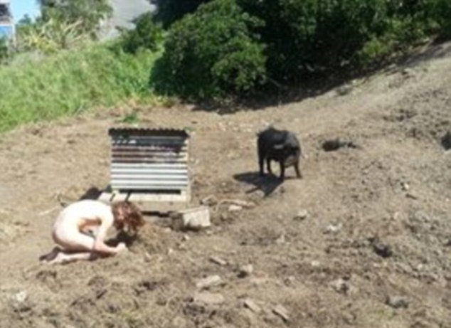 Trào lưu kỳ quặc lại xuất hiện: Chụp ảnh theo tư thế "gà khỏa thân" ảnh 8