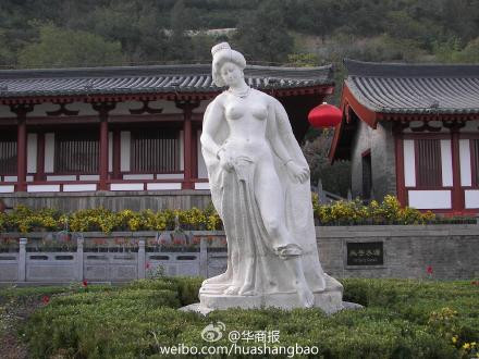 Du khách nam đua nhau sờ ngực tượng Dương Quý Phi khỏa thân ảnh 6