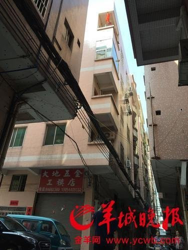 Bé gái 2 tuổi sống sót thần kỳ sau khi rơi từ ban công cao 20m ảnh 3