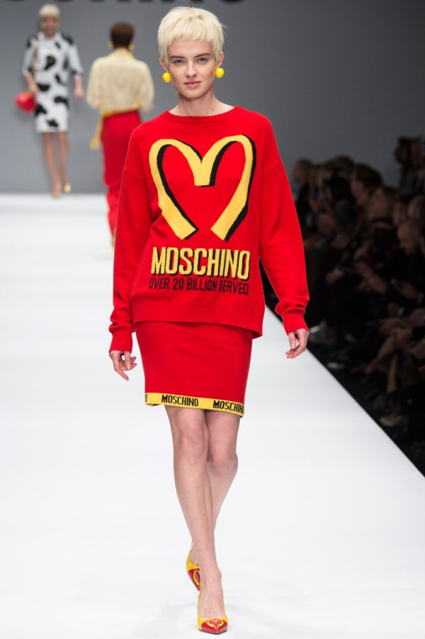 Năm mẫu áo váy nỉ Moschino khiến phái đẹp "thèm khát" ảnh 1