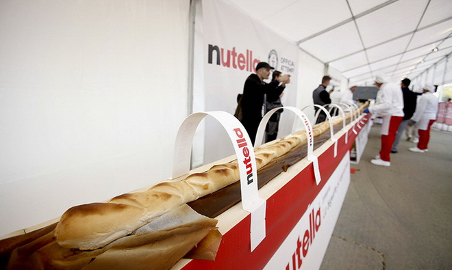 Bánh mỳ Pháp xô đổ kỷ lục chiếc bánh mỳ dài nhất của Việt Nam ảnh 1