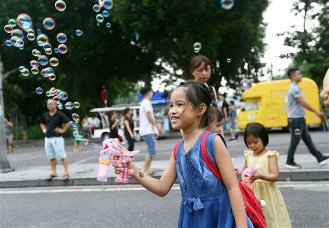 Hà Nội và miền Bắc tiếp tục nắng đẹp ban ngày, đêm có mưa vài nơi ảnh 1