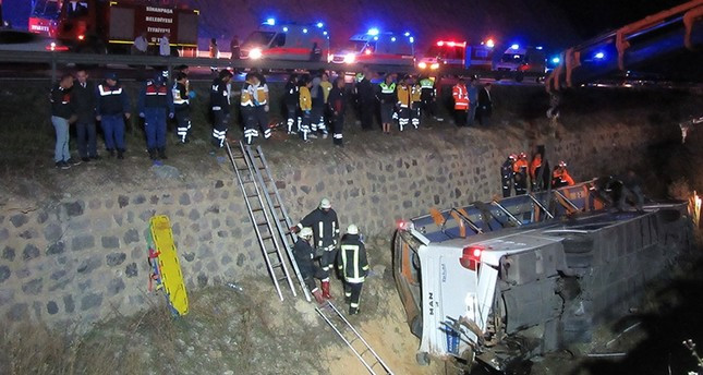 Xe buýt mất lái lao xuống vực, ít nhất 7 người thiệt mạng ảnh 1