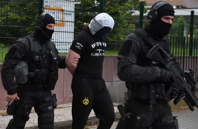 Pháp bắt giữ thanh niên 18 tuổi âm mưu tấn công khủng bố ảnh 1