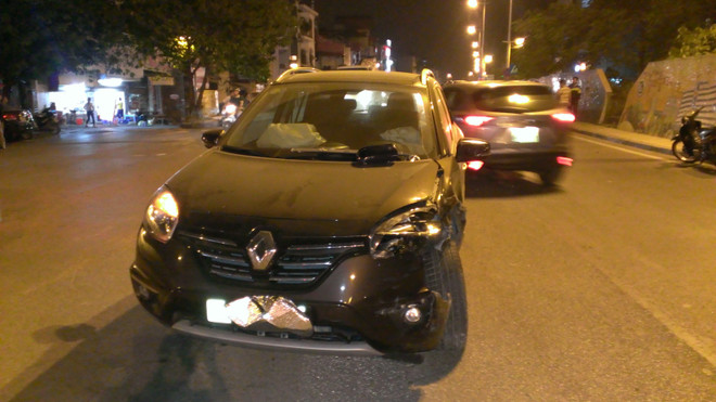 Hà Nội: Ôtô sang lấn làn, va chạm mạnh với xe biển xanh ở Nghi Tàm ảnh 1