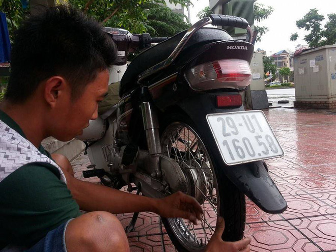 Hà Nội: Kẻ gian trộm xe của phóng viên đang tác nghiệp ảnh 1