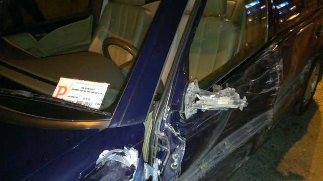 Hà Nội: Ôtô sang lấn làn, va chạm mạnh với xe biển xanh ở Nghi Tàm ảnh 4