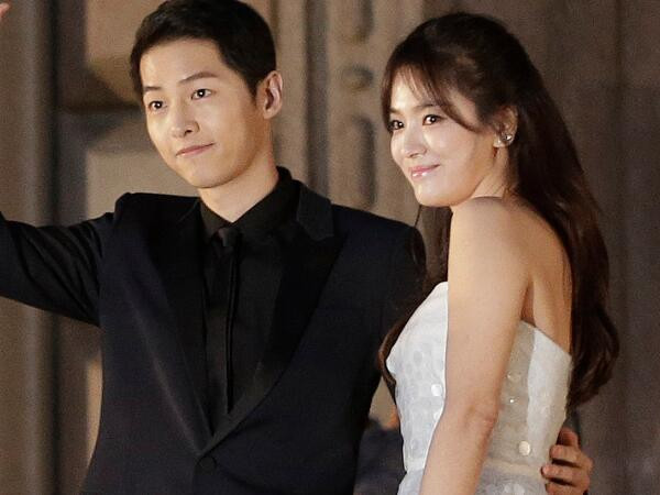 Cặp đôi Song Joong Ki và Song Hye Kyo sẽ kết hôn vào tháng 10 ảnh 1