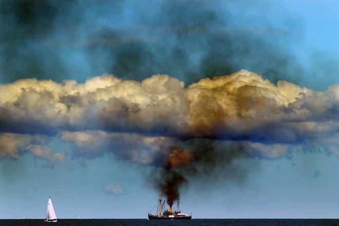 Thuyền buồm bất ngờ nổ tung tại Đức, nhiều người bị thương ảnh 1