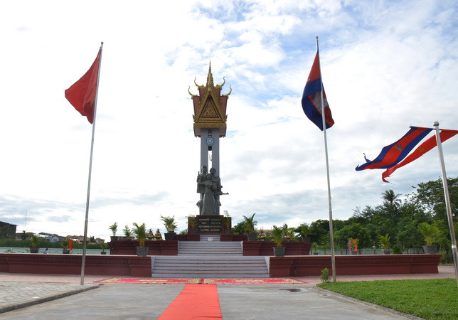 Khánh thành Tượng đài Hữu nghị Việt Nam-Campuchia tại tỉnh Battambang ảnh 1