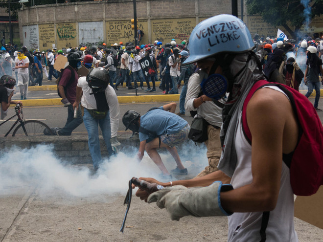 Chính phủ Venezuela tố cáo hành vi khủng bố tấn công cảnh sát ảnh 1