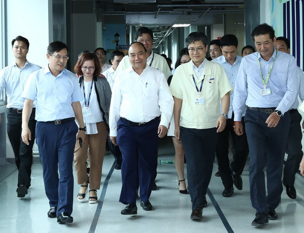 Thủ tướng Nguyễn Xuân Phúc làm việc với Samsung Thái Nguyên ảnh 1