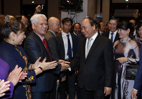 Thủ tướng Nguyễn Xuân Phúc gặp gỡ cộng đồng người Việt tại Đức ảnh 1