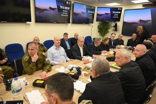 Thủ tướng Israel Benjamin Netanyahu chủ trì cuộc họp Nội các chiến tranh tại Tel Aviv sáng 14/4/2024, sau cuộc tấn công của Iran. (Ảnh: THX/TTXVN) ttxvn_israel_iran.jpg