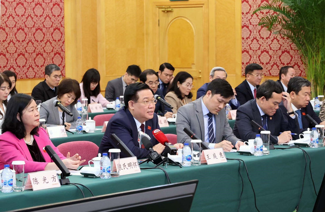 Chủ tịch Quốc hội Vương Đình Huệ phát biểu tại cuộc toạ đàm với lãnh đạo Khu thí điểm mậu dịch tự do Thượng Hải. (Ảnh: Nhan Sáng/TTXVN) ttxvn_vuong-dinh_hue.jpg