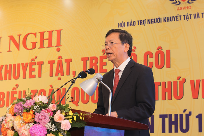 Chủ tịch Trung ương Hội bảo trợ người khuyết tật và Trẻ mồ côi Việt Nam Nguyễn Trọng Đàm phát biểu khai mạc. (Ảnh: Hoàng Hiếu/TTXVN) ttxvn_nguyen_trong_dam.jpg