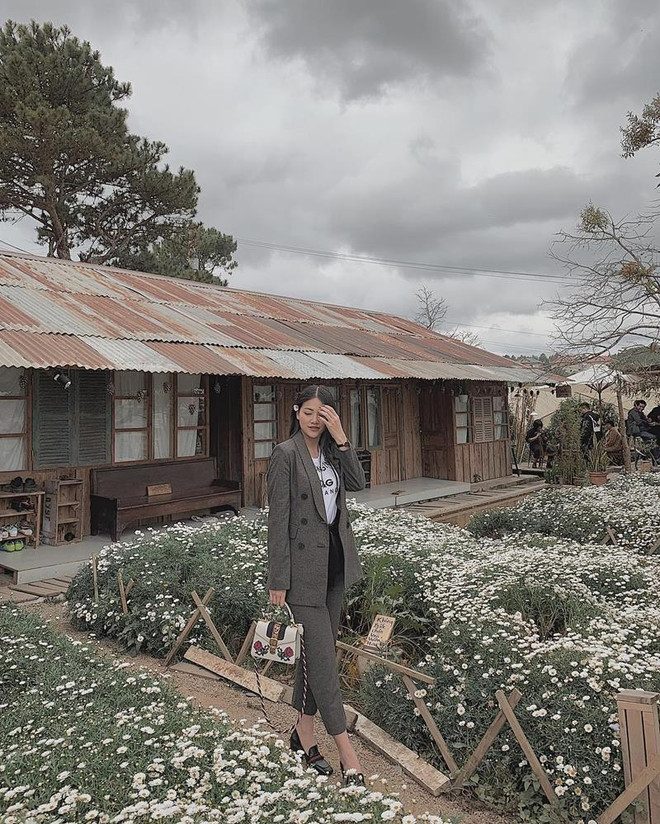 Sao Việt 'phù phép' trang phục đơn giản hóa sang chảnh, sành điệu ảnh 21