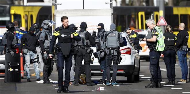 Thủ tướng Hà Lan: Ưu tiên hàng đầu là truy lùng nghi can vụ xả súng ảnh 1