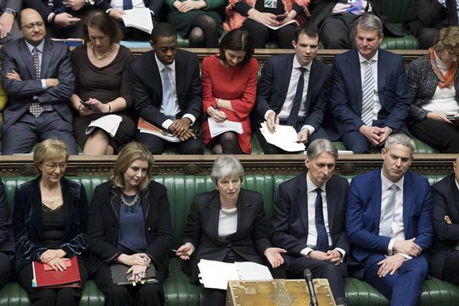 Thủ tướng May lần đầu gửi thông điệp ngụ ý bà có thể sẽ từ chức ảnh 1