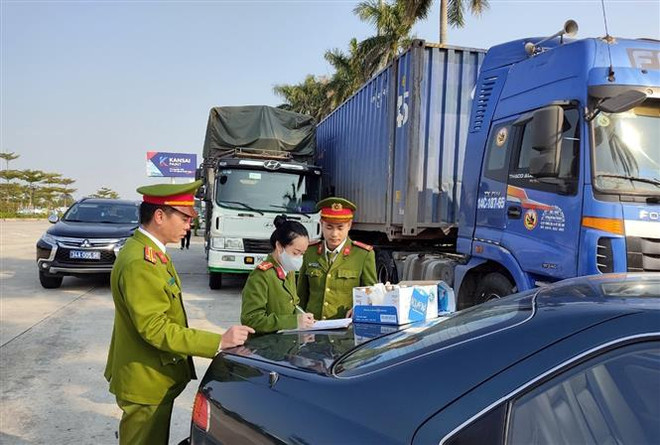 Công an Hải Dương phát hiện, bắt giữ hơn 300 tấn hàng lậu ​ ảnh 1