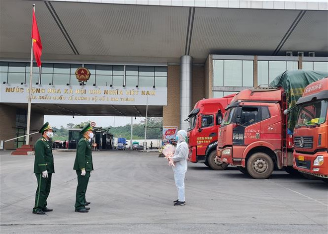 Trên 500 tấn hàng hóa qua Cửa khẩu Quốc tế Kim Thành đầu Năm mới ảnh 2