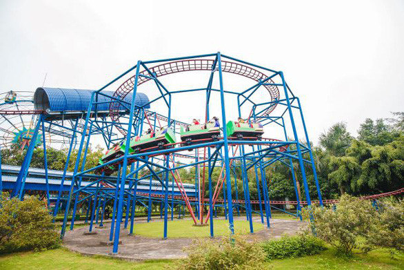 Thông tin thêm về vụ tai nạn khiến ba học sinh rơi khỏi tàu lượn ảnh 1