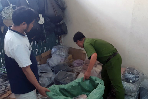 Đồng Nai phát hiện 6.000 sản phẩm giả nhãn hiệu bán cho công nhân ảnh 1