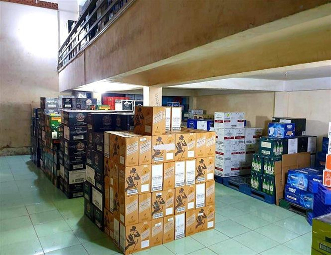Phát hiện kho chứa số lượng lớn rượu ngoại không có hóa đơn chứng từ ảnh 1
