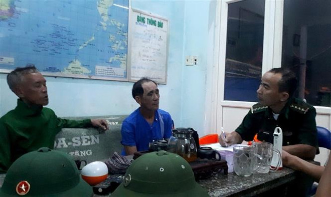 Bình Thuận: Kịp thời đưa vào bờ 3 ngư dân bị nạn trên biển ảnh 1