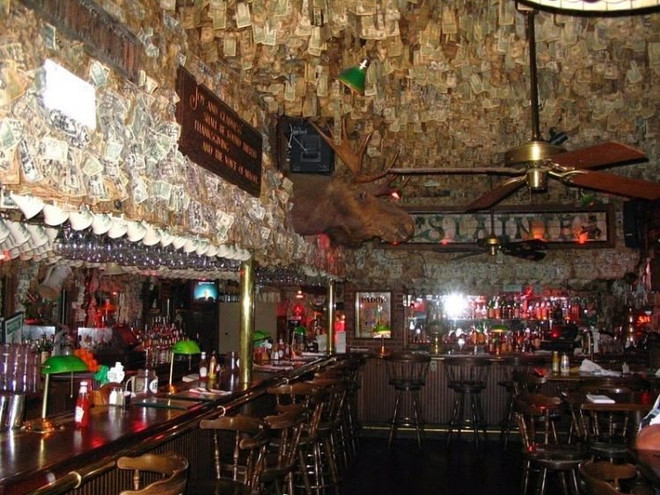 Quán rượu độc đáo được trang trí bằng gần 2 triệu USD tiền mặt ảnh 1