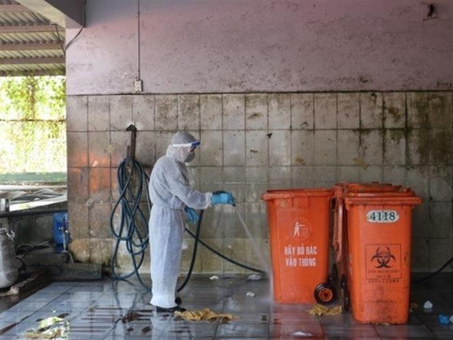 Cống hiến thầm lặng của các công nhân vệ sinh tại tâm dịch TP.HCM ảnh 3