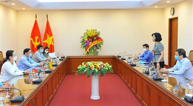 Phó Tổng Giám đốc Thông tấn xã Việt Nam Vũ Việt Trang phát biểu tại buổi gặp mặt. (Ảnh: Minh Đức/TTXVN) Phó Chủ tịch Quốc hội chúc mừng TTXVN nhân Ngày Báo chí Cách mạng ảnh 1