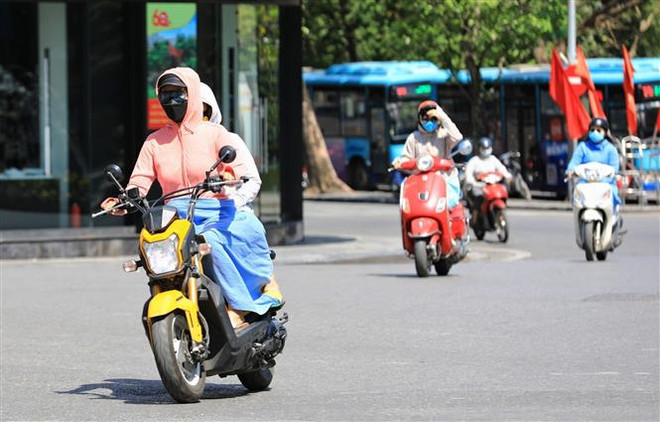 Bức xạ tia cực tím trên cả nước đều ở mức nguy cơ gây hại cao ảnh 1