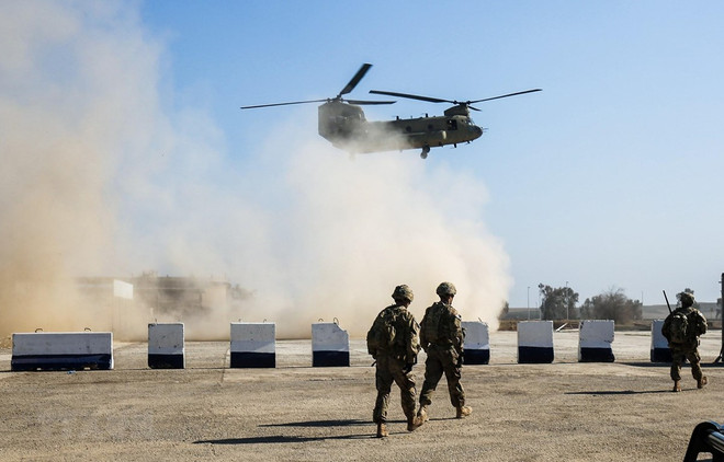 Binh sỹ Mỹ được triển khai tại làng Oreij, phía Bắc Mosul, Iraq hồi năm 2020. (Ảnh: AFP/ TTXVN) Lầu Năm Góc thông báo cắt giảm quy mô quân sự tại Trung Đông ảnh 1