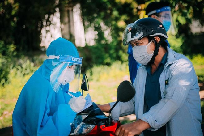 Sắp hết thời gian giãn cách xã hội, số ca mắc ở TP.HCM vẫn tăng lên ảnh 2