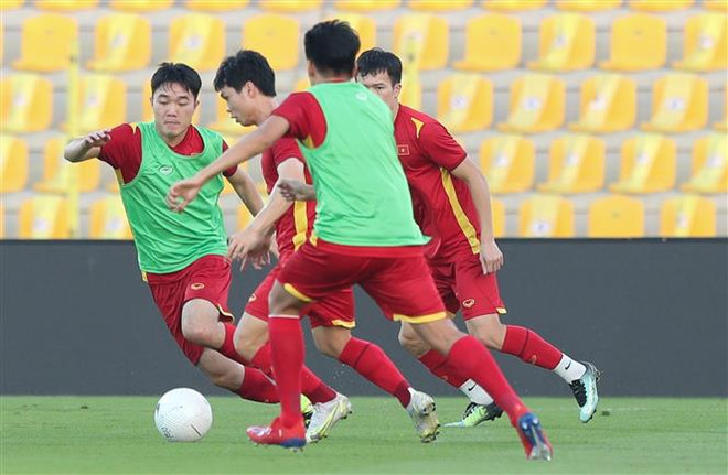 HLV Park Hang-seo chốt danh sách 23 cầu thủ tham gia trận Việt Nam-UAE ảnh 1