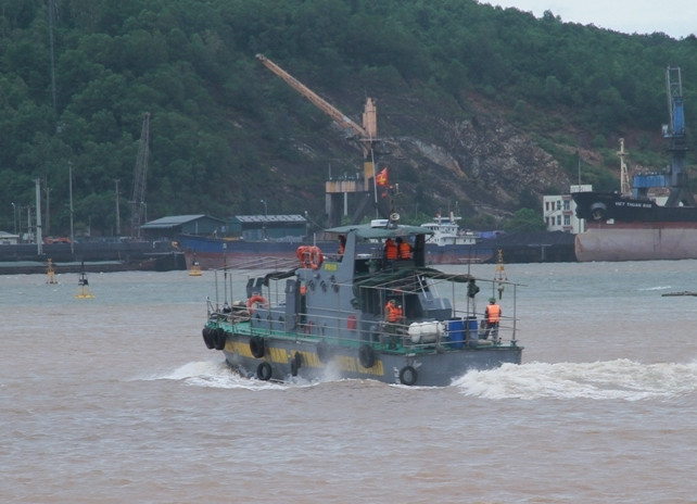 Thanh Hóa: Đưa ngư dân thứ hai bị trôi dạt trên biển vào bờ an toàn ảnh 1