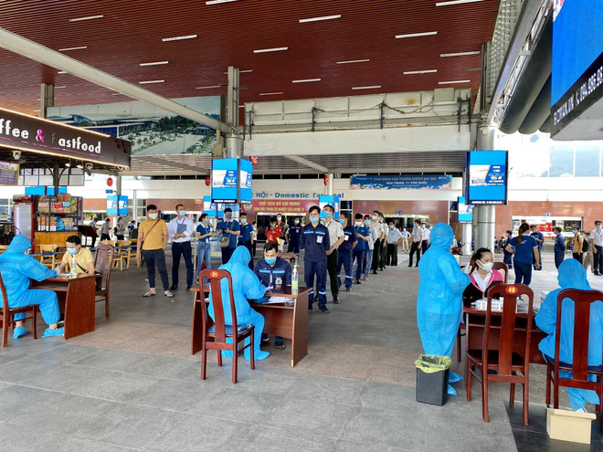 Lấy 150 mẫu ngẫu nhiên xét nghiệm tại Cảng Hàng không Quốc tế Cam Ranh ảnh 3