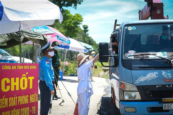Hòa Bình khẩn trương truy vết trường hợp F1, F2 của ca mắc COVID-19 ảnh 1