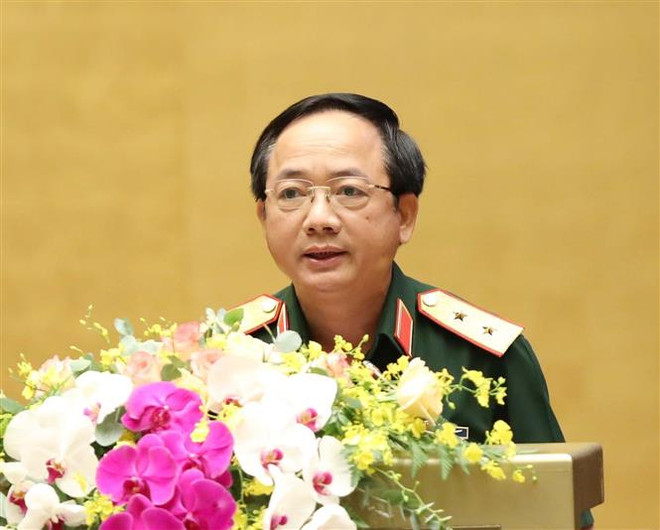 Trung tướng Trịnh Văn Quyết, Phó Chủ nhiệm Tổng cục Chính trị Quân đội Nhân dân Việt Nam, trình bày tham luận tại hội nghị. (Ảnh: Phương Hoa/TTXVN) Học tập, làm theo Bác là việc làm thường xuyên của mỗi chiến sỹ ảnh 1