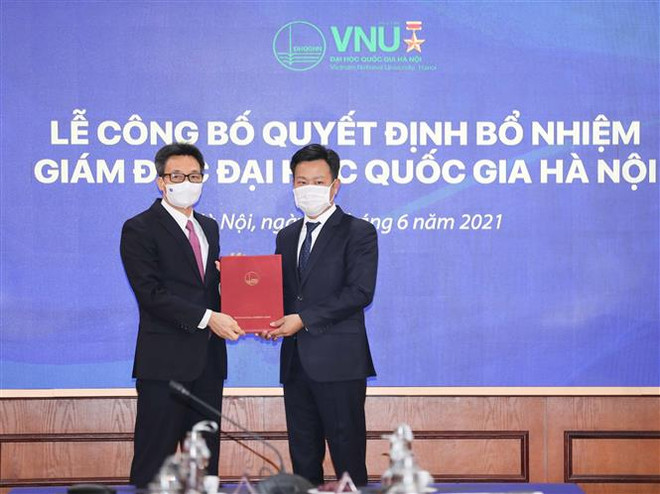 Trao quyết định bổ nhiệm Giám đốc Đại học Quốc gia Hà Nội ảnh 1