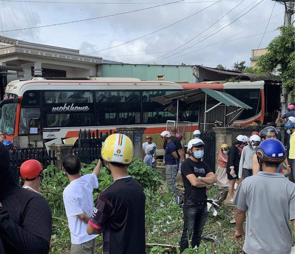 Đắk Lắk: Tai nạn giao thông nghiêm trọng khiến nhiều người thương vong ảnh 1