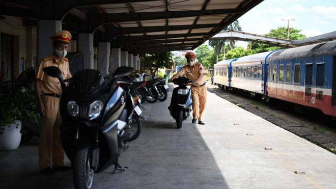 Buôn lậu, gian lận thương mại, hàng giả trên tuyến đường sắt ảnh 1